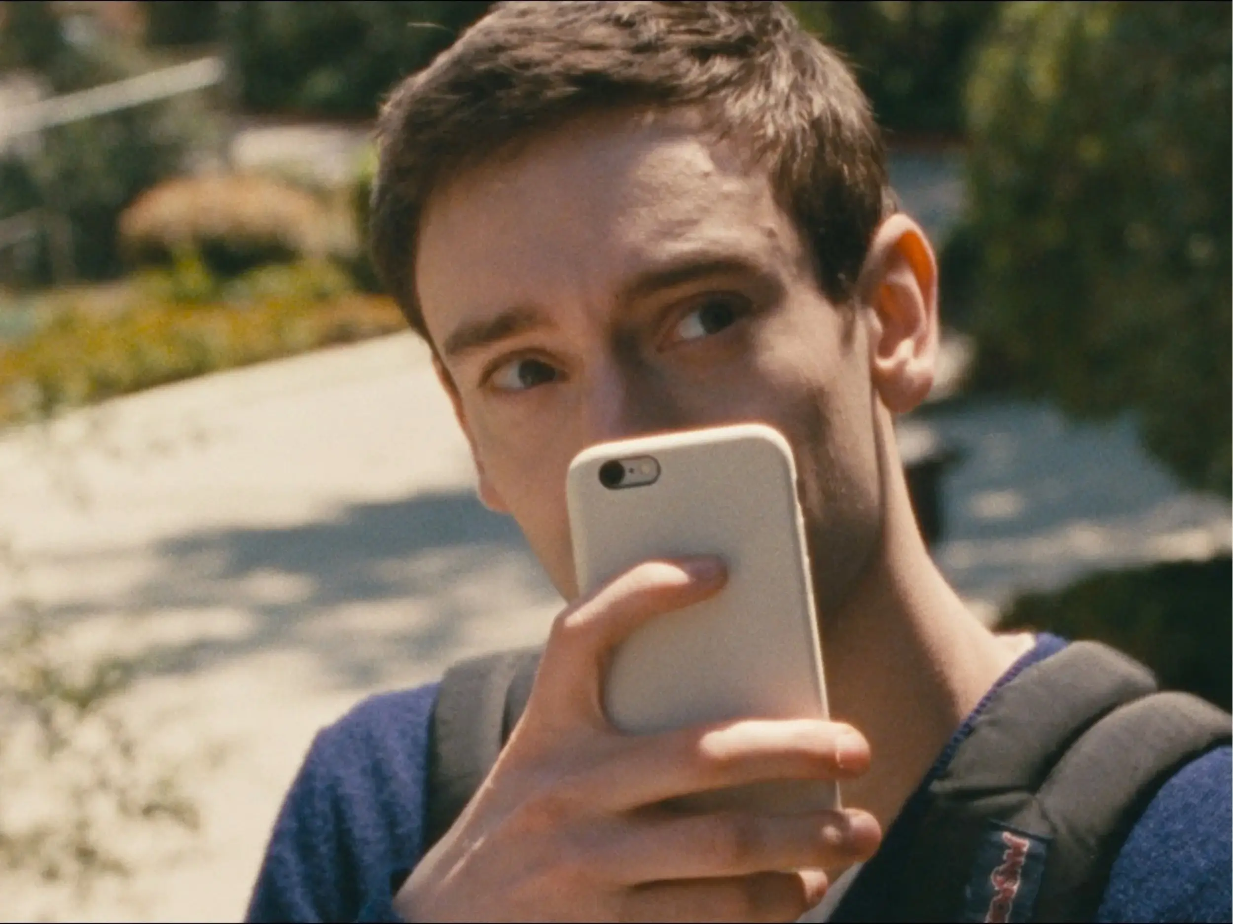 'Lurker' Kritik: Alex Russell seziert die moderne Fankultur im messerscharfen Musikthriller