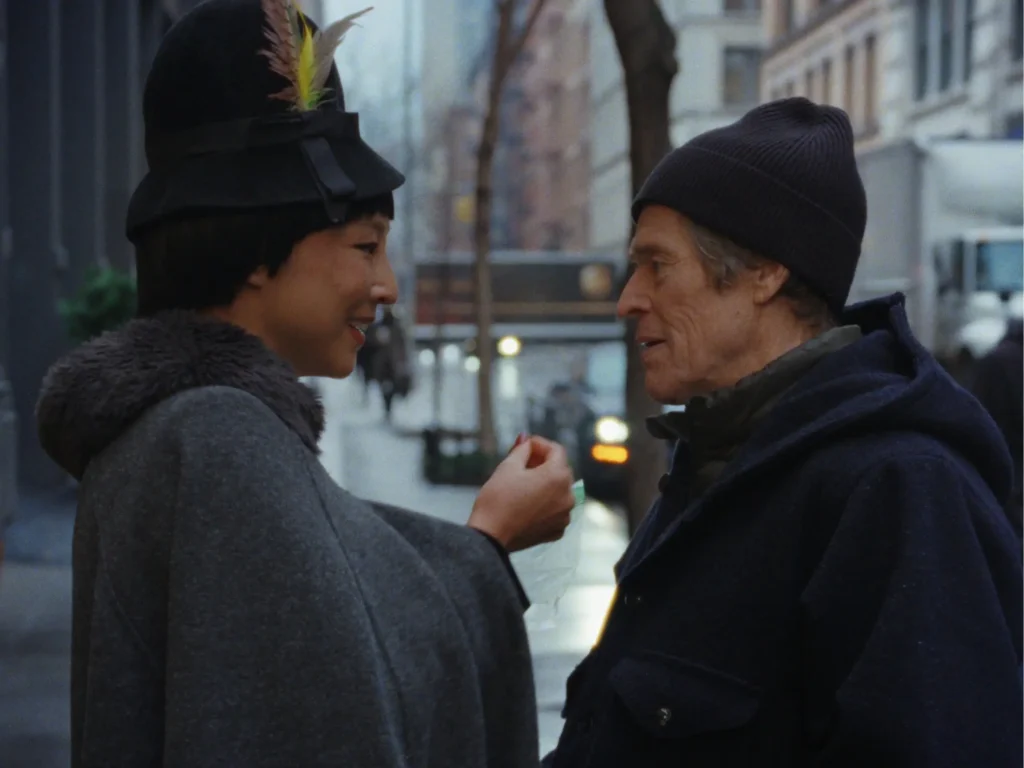 'Late Fame' Kritik: Willem Dafoe navigiert Karriereunsicherheit und Nepo-Babys in einer sanften New Yorker Satire
